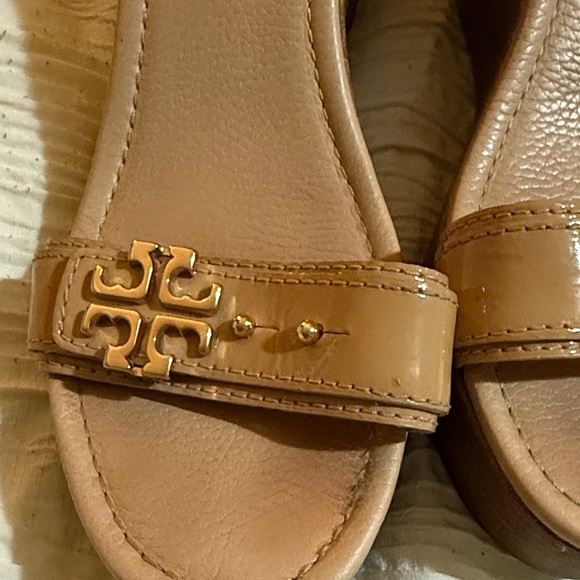 Tory Burch Tan Sandals with Gold Details - Picture 5 of 5